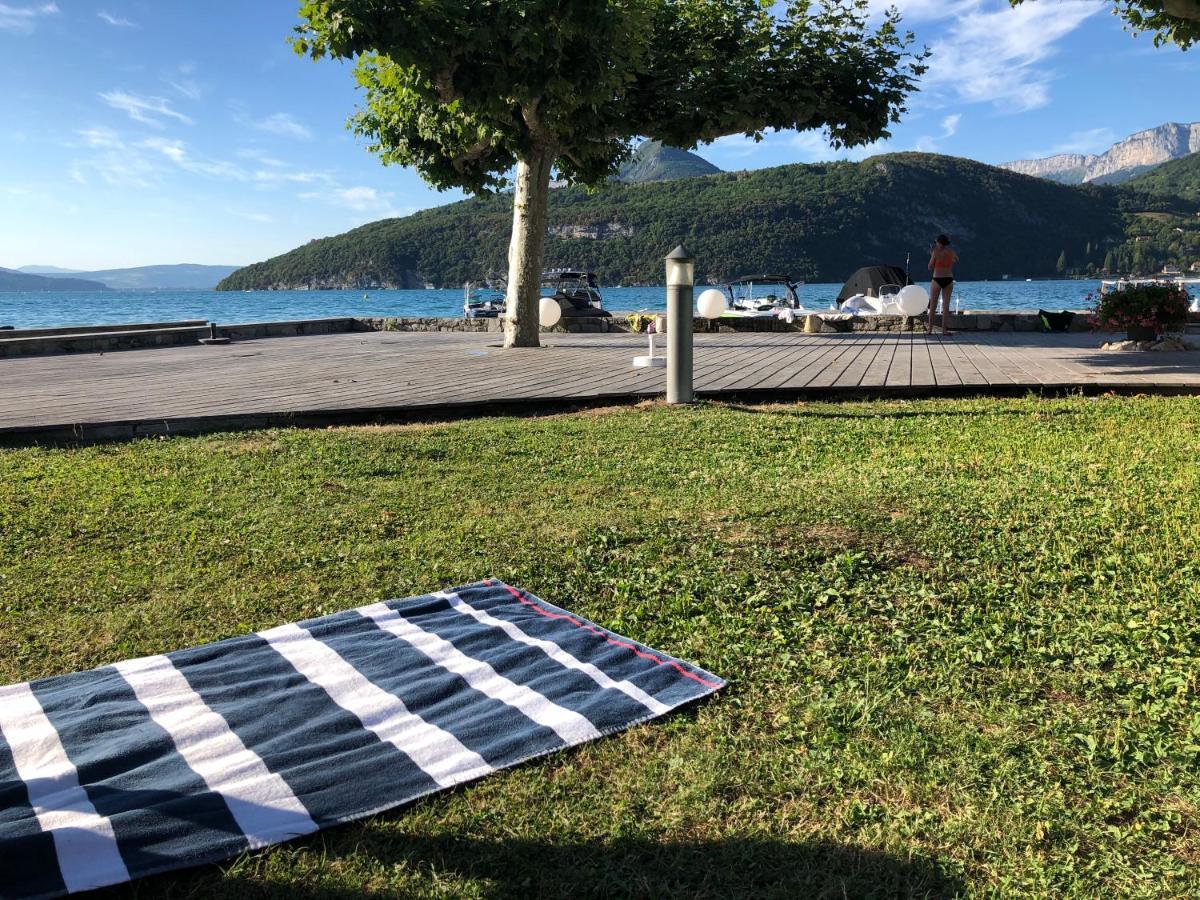 Logement Atypique Avec Vue Unique Panoramique Sur Le Lac D'Annecy, Dans Une Residence Avec Plage Et Ponton Privee Sur La Commune De Дюэн Экстерьер фото
