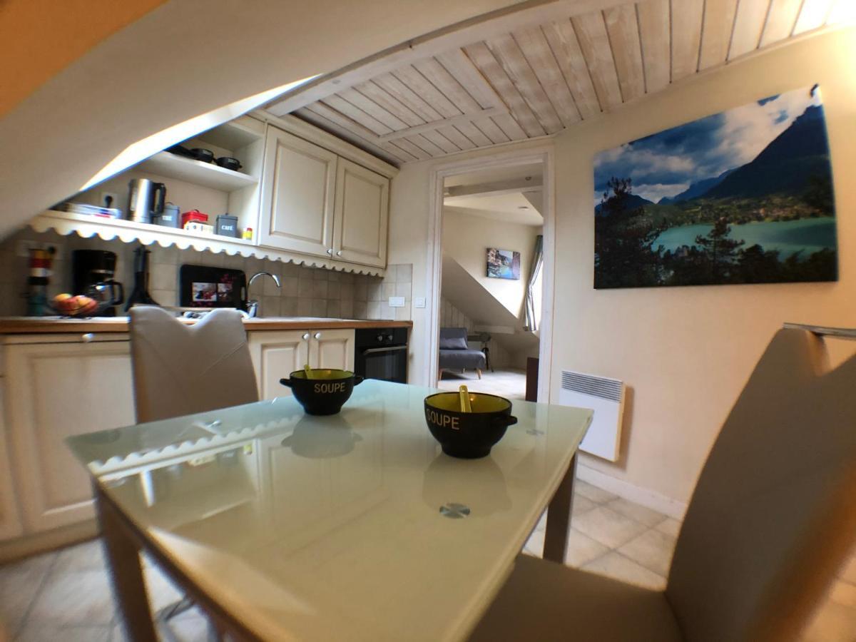 Logement Atypique Avec Vue Unique Panoramique Sur Le Lac D'Annecy, Dans Une Residence Avec Plage Et Ponton Privee Sur La Commune De Дюэн Экстерьер фото